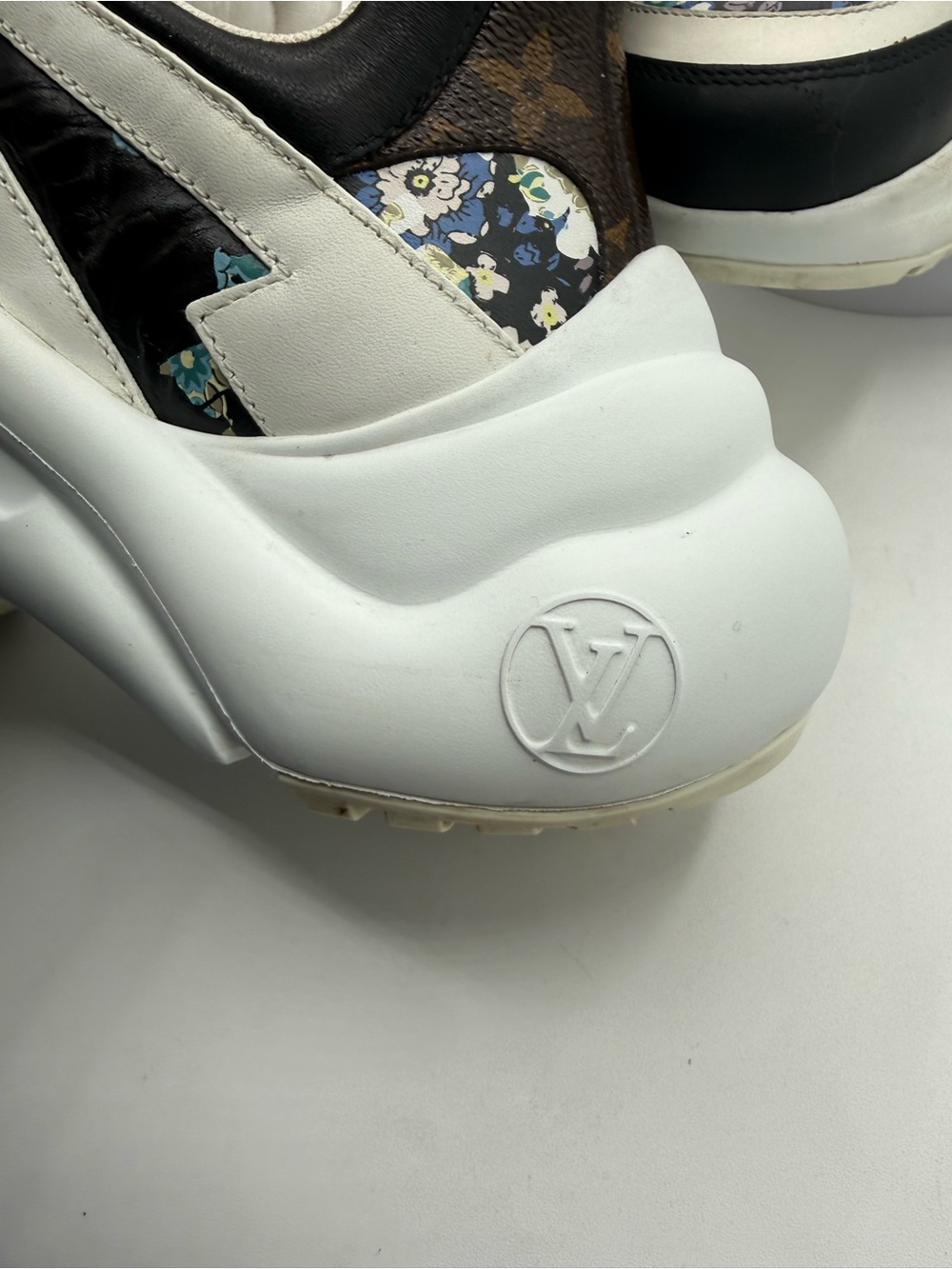 Louis Vuitton floral Archlight Sneakers EUC full inclusion 🔥 - Picture 9 of 10